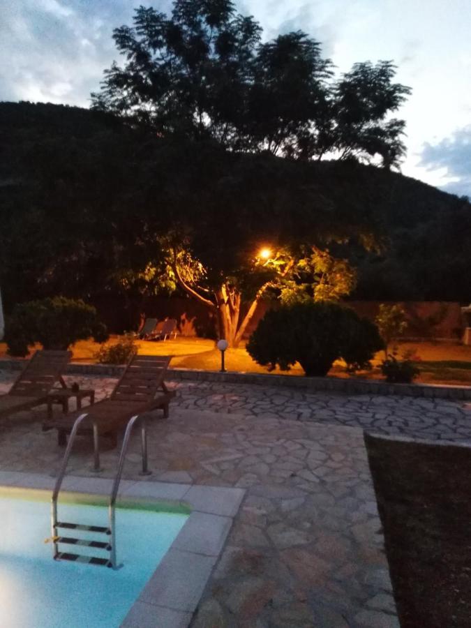 Red Villa นีดรี ภายนอก รูปภาพ